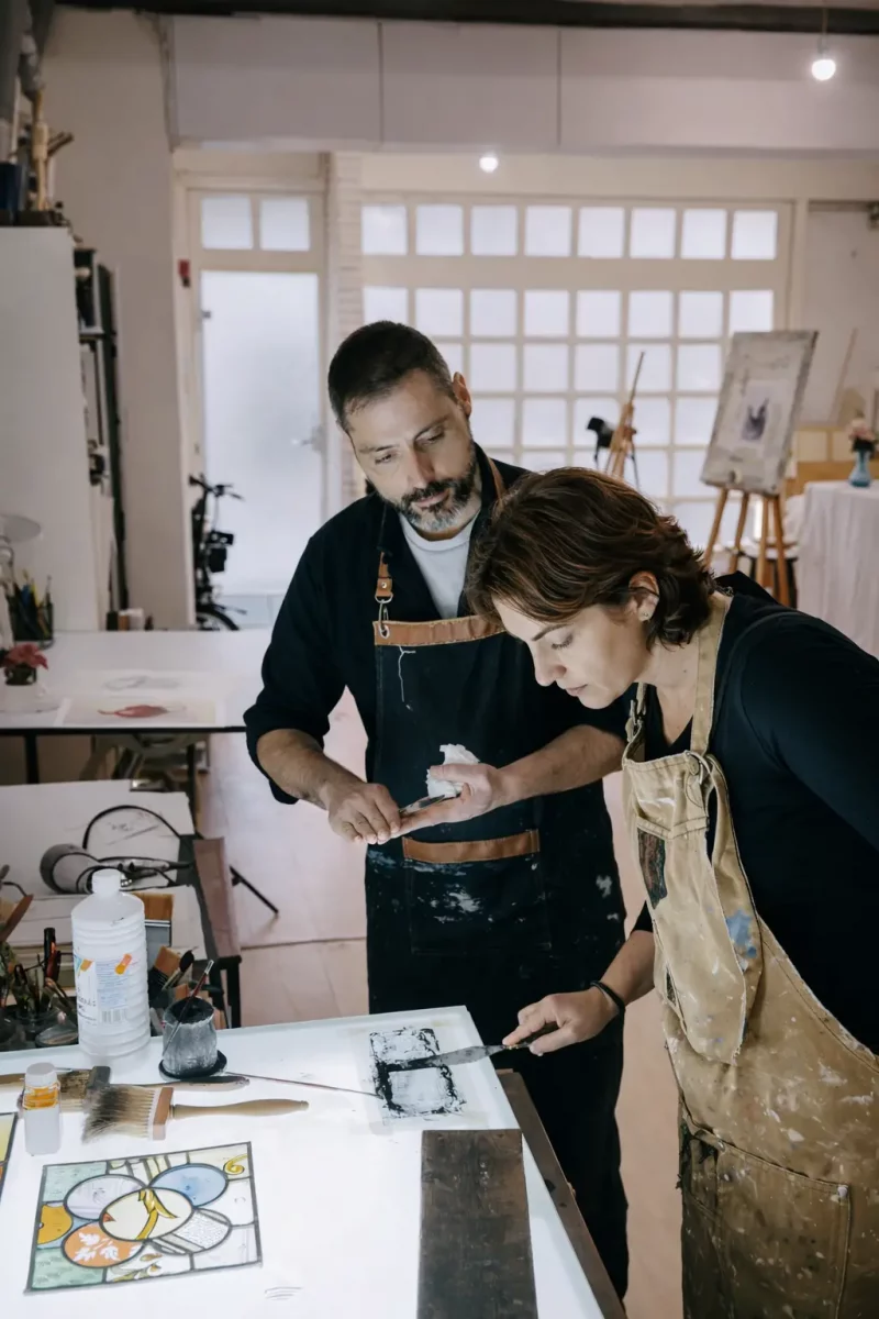 Curso-pintura-sobre-vidrio-en-el-taller-de-arte-y-vidrio