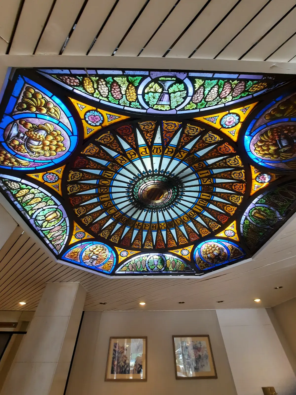 Restauración del vidrio pintado del lucernario, Barcelona