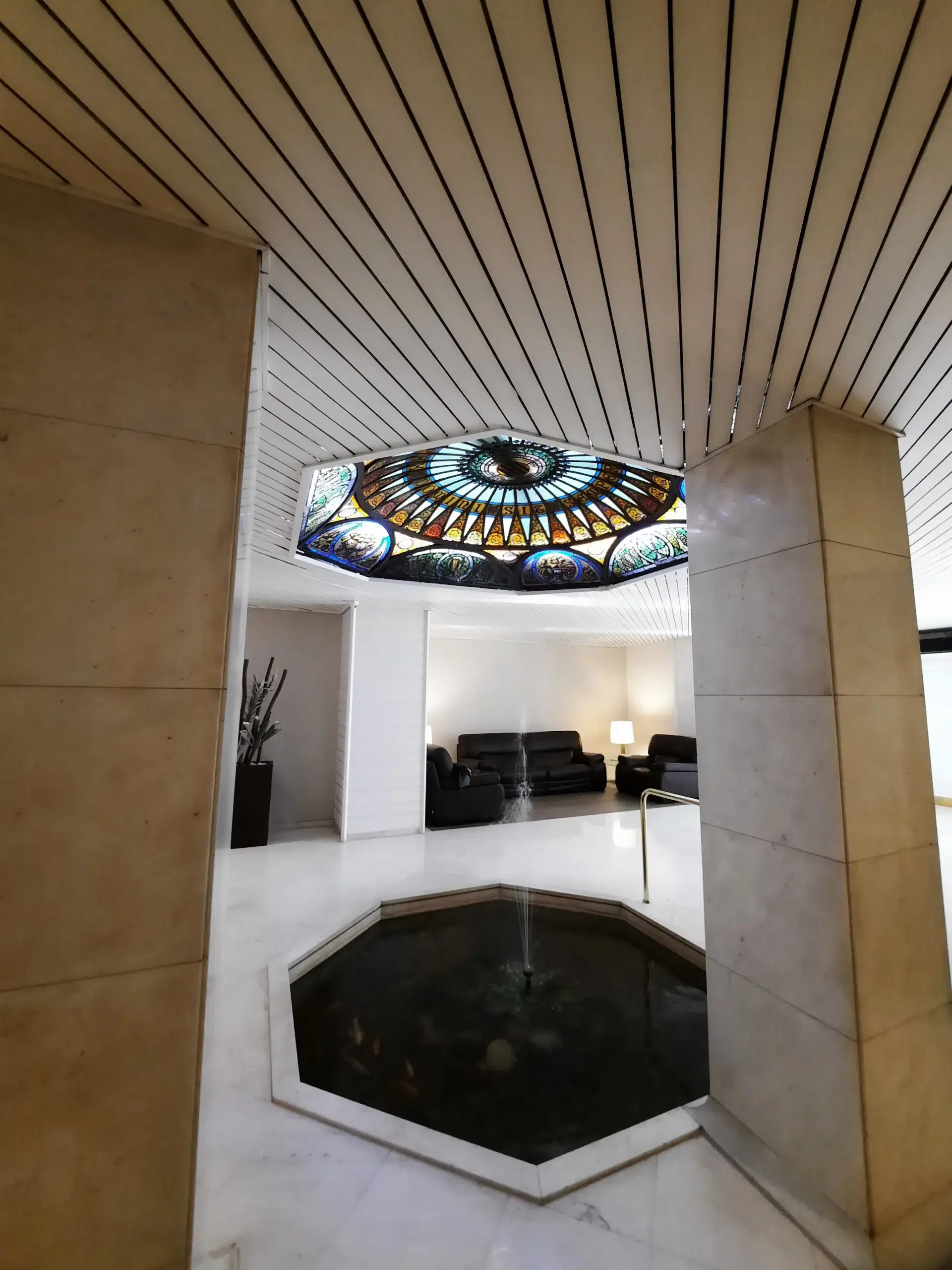 Restauración del lucernario octogonal en Les Corts, Barcelona