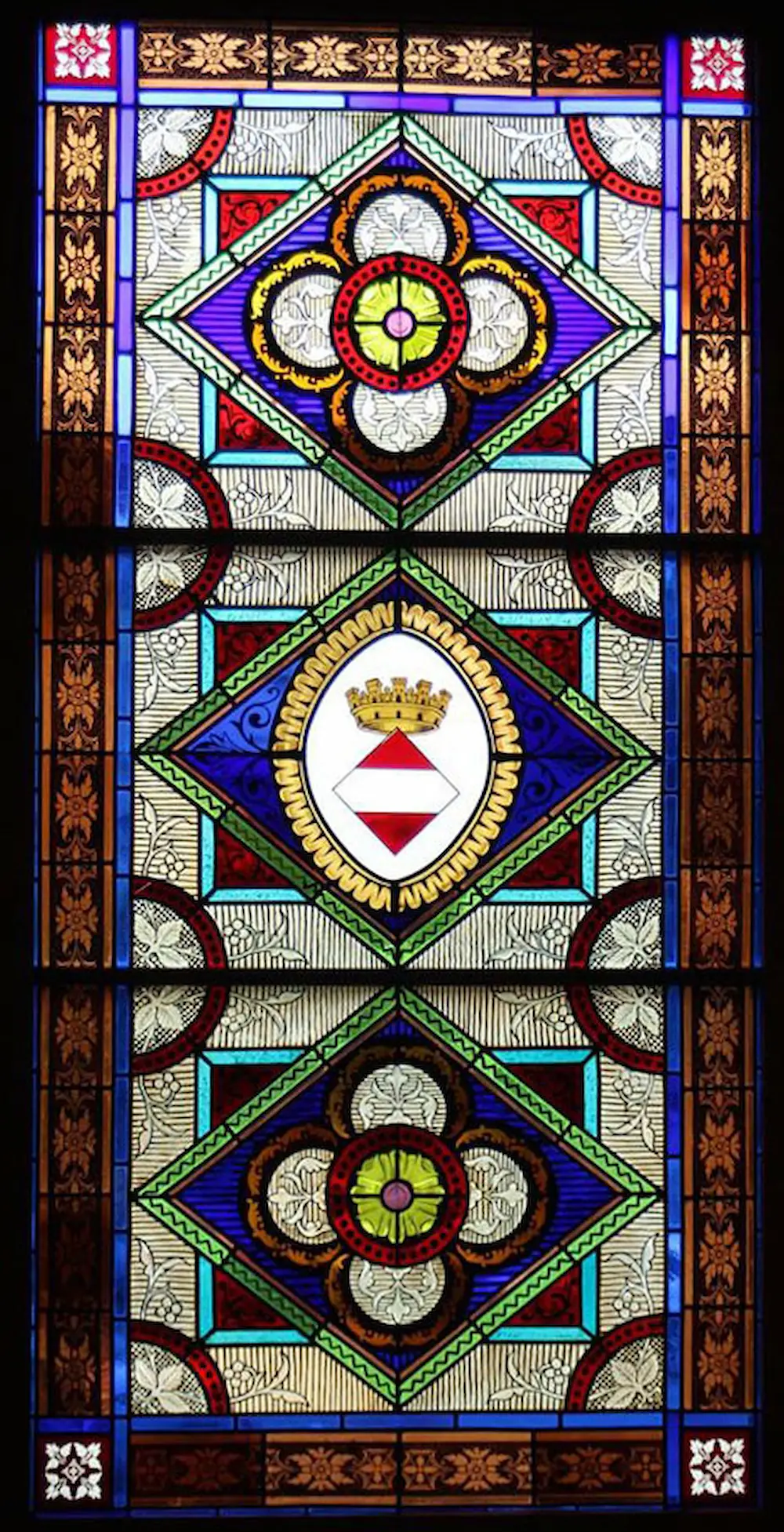 vidriera-emplomada-pintada-restauracion-Tarragona Panel de vidriera después de la restauración, colores originales recuperados