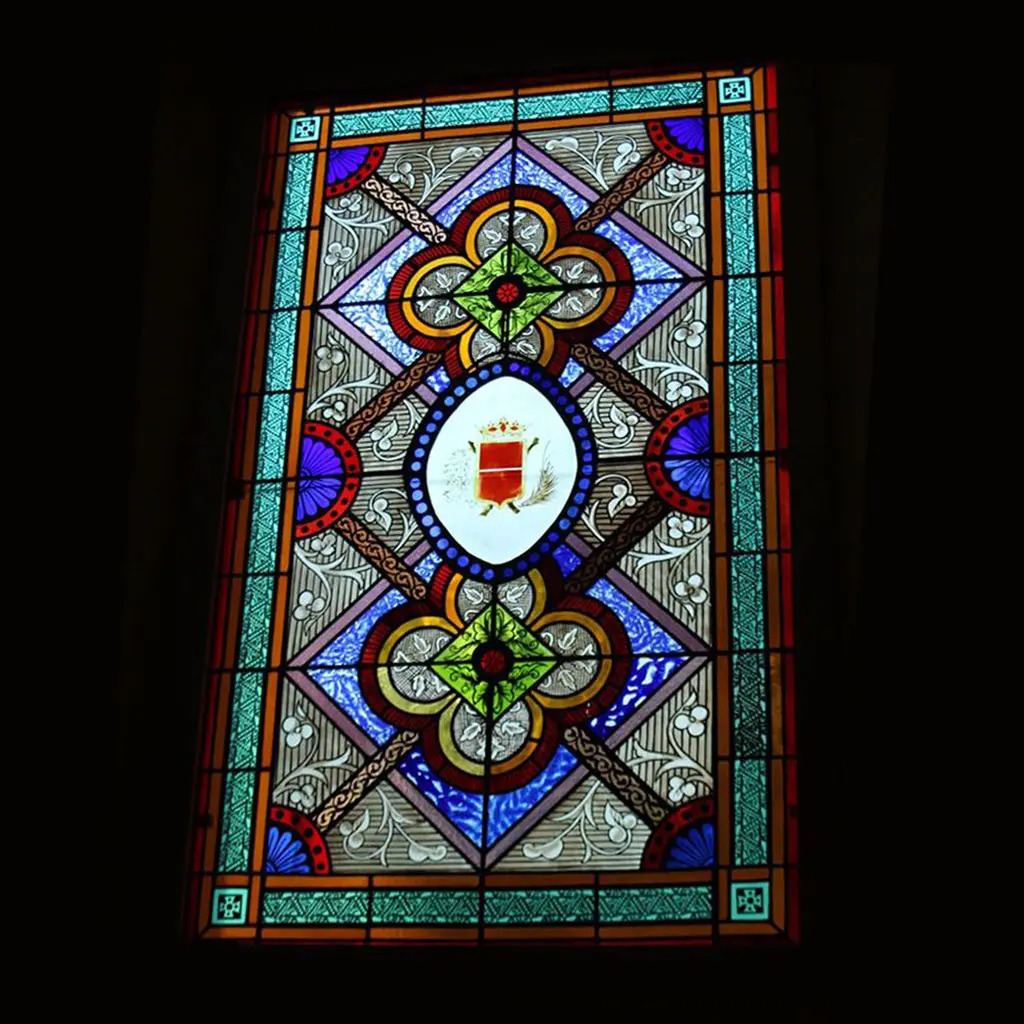vitralls restauracion Valls Tarragona Detalle de grisallas y esmaltes en la restauración de la vidriera del Convent del Carme